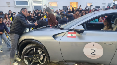 Los fueguinos desbordaron las ciudades para ver la caravana de Ferrari