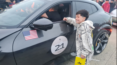 Los fueguinos desbordaron las ciudades para ver la caravana de Ferrari