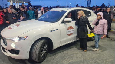 Los fueguinos desbordaron las ciudades para ver la caravana de Ferrari