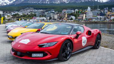 Los fueguinos desbordaron las ciudades para ver la caravana de Ferrari
