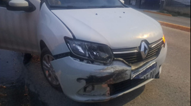 Choque entre dos automóviles, sin heridos