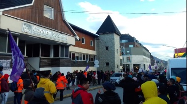 Movilización en Ushuaia para acompañar el paro en Newsan