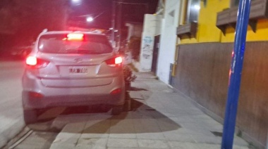 Una persona en estado de ebriedad chocó contra un cantero