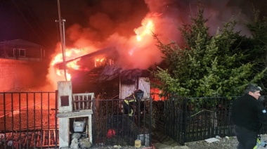 Una familia de Tolhuin perdió todos sus bienes en el incendio de su casa