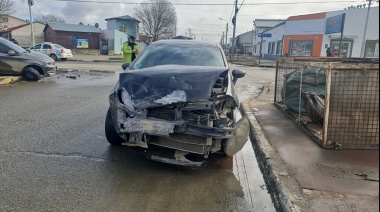 Hombre sin licencia de conducir protagonizó violento choque