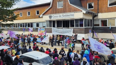 Docentes pararon y se movilizaron contra el ajuste y la devaluación