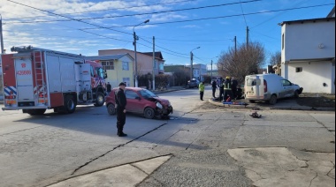 Dos lesionados en siniestro vial en el casco viejo