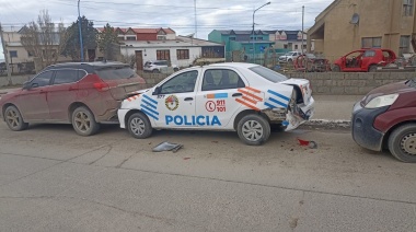 Patrullero quedó en medio de un choque múltiple