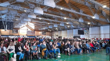 Docentes reclamaron a Melella en el Congreso Educativo