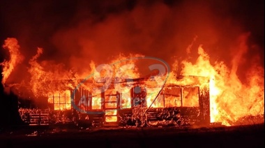 El fuego arrasó con una casa, al lado del polémico radar inglés