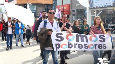 Docentes se manifestaron contra el ajuste y por el tema habitacional