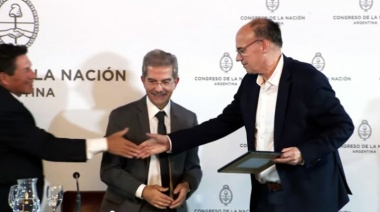 Distinguen a Pablo Blanco por su tarea en el Senado