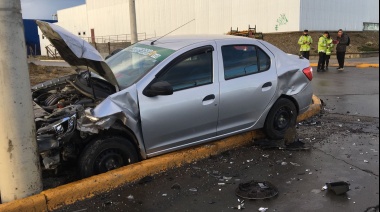 Violenta colisión vehicular con una persona hospitalizada