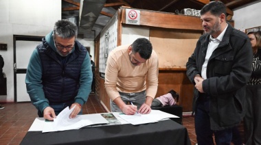 Vuoto encabezó la firma del convenio con el CAEF por el uso del predio