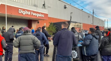 Acto frente a la planta de Digital tras tres años de paralización
