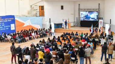 Estudiantes realizaron la promesa a la Constitución provincial