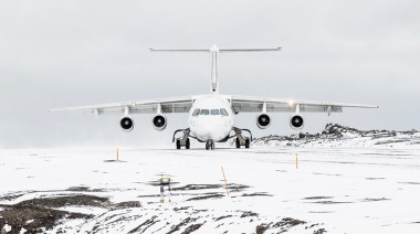 Pino presentó proyecto para unir Ushuaia con la Antártida vía aérea