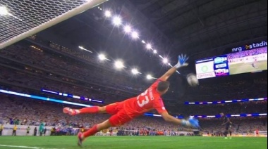 El "Dibu" Martínez otra vez  gigante
