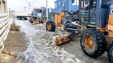 Por el clima adverso, el municipio intensifica los trabajos en las calles de Río Grande