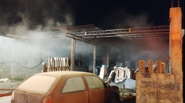 Incendio con pérdidas totales en vivienda con tres ocupantes