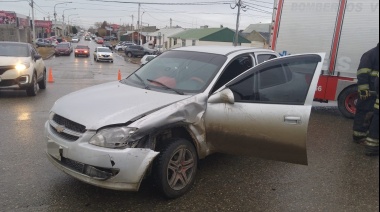 Tras choque conductor fue derivado al Hospital