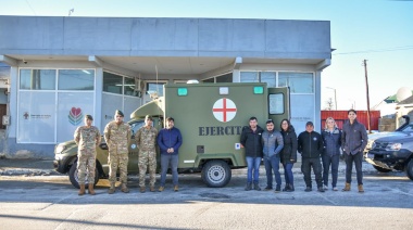El Ejército Argentino presenta nueva ambulancia para fortalecer trabajo conjunto con el Municipio de Tolhuin