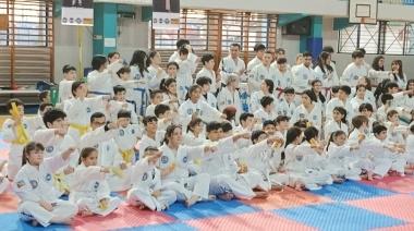 84 alumnos rindieron examen de cinturones de colores