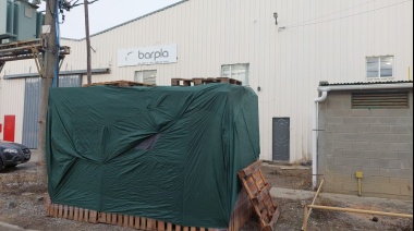 Textiles montaron una carpa frente a Barpla por la situación de la empresa
