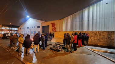 Trabajadores se consideran despedidos y reclaman frente a la empresa