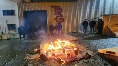 Trabajadores se consideran despedidos y reclaman frente a la empresa