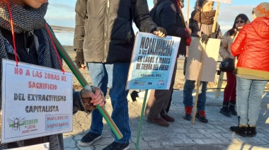 Realizaron nuevo "Atlanticazo" contra la explotación petrolera offshore y las salmoneras