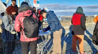 Realizaron nuevo "Atlanticazo" contra la explotación petrolera offshore y las salmoneras