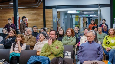 Estudiantes universitarios involucrados en la protección del ecosistema
