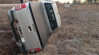 Camioneta con un único ocupante volcó en la ruta 3