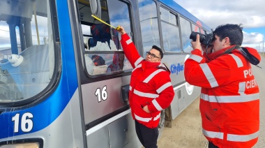 Conductor de camioneta impactó contra colectivo y se dio a la fuga