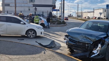 Accidente de tránsito en Elcano y Av. Belgrano: Dos autos colisionaron violentamente