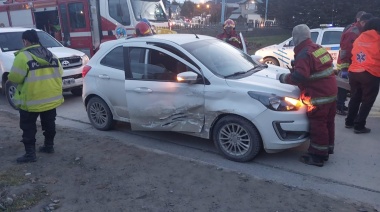 Choque con heridos entre automóvil y camioneta