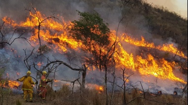 Incendios en Córdoba: se contuvo el foco en La Calera pero el fuego no cede en Ambul