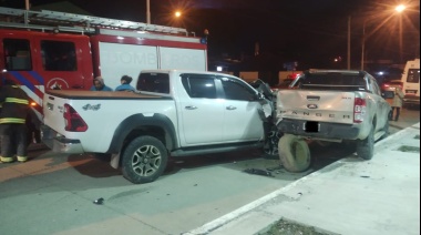 Alcoholizado chocó a otra camioneta estacionada y terminó en el hospital