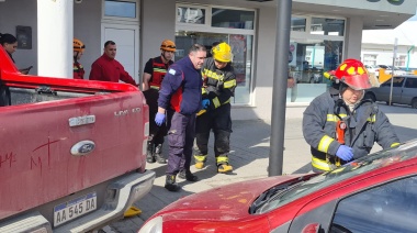 Una mujer chocó su camioneta contra un local comercial en Río Grande