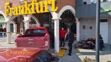 Una mujer chocó su camioneta contra un local comercial en Río Grande