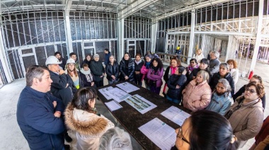 Junto a adultos y adultas mayores, el Intendente recorrió la obra del Centro de Día Municipal
