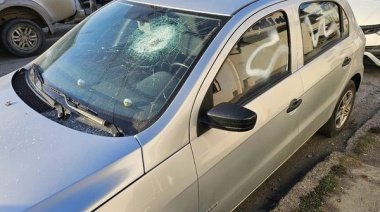 Desconocidos vandalizaron un auto estacionado