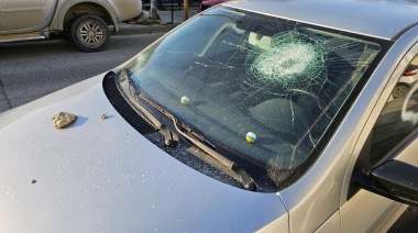 Desconocidos vandalizaron un auto estacionado