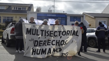 Hoy se manifestó contra el tarifazo, frente a las oficinas de Camuzzi