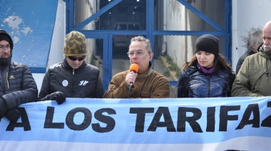 Hoy se manifestó contra el tarifazo, frente a las oficinas de Camuzzi