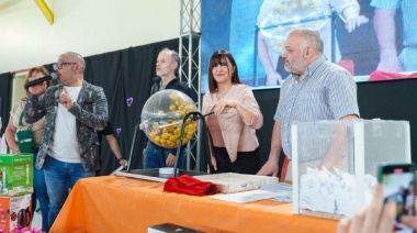 Con una Casa del Deporte colmada se llevó a cabo el bingo “Mes de las Maternidades”