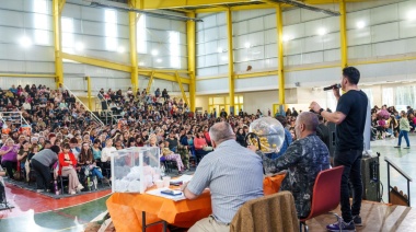 Con una Casa del Deporte colmada se llevó a cabo el bingo “Mes de las Maternidades”