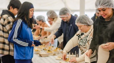 En Ushuaia degustaron 15 mil porciones de paella tras el desfile