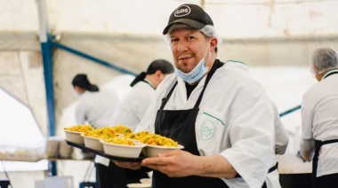 En Ushuaia degustaron 15 mil porciones de paella tras el desfile